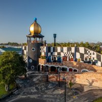 hundertwasser art centre with wairau māori art gallery logo