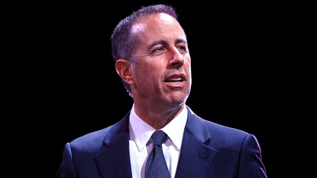 Jerry seinfeld 2022. Jerry seinfeld 2022. джерри сайнфелд 2021. сайнфелд комик. джерри сейнфельд.