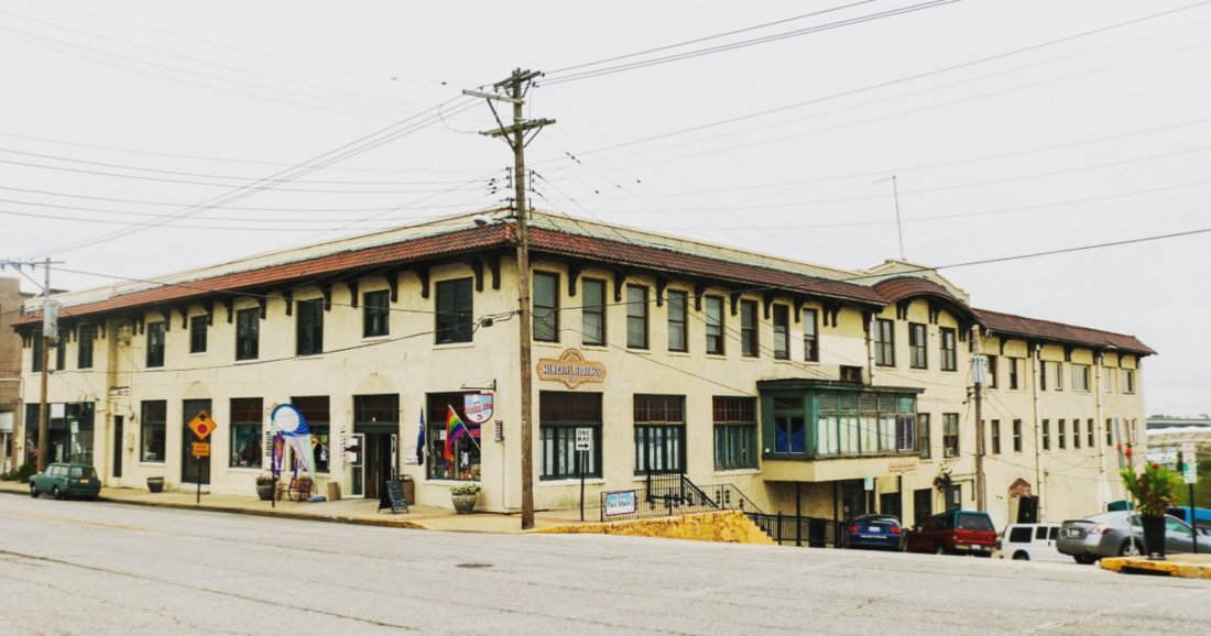 HWolf crew( Mineral Springs hotel ghost hunt) American haunt