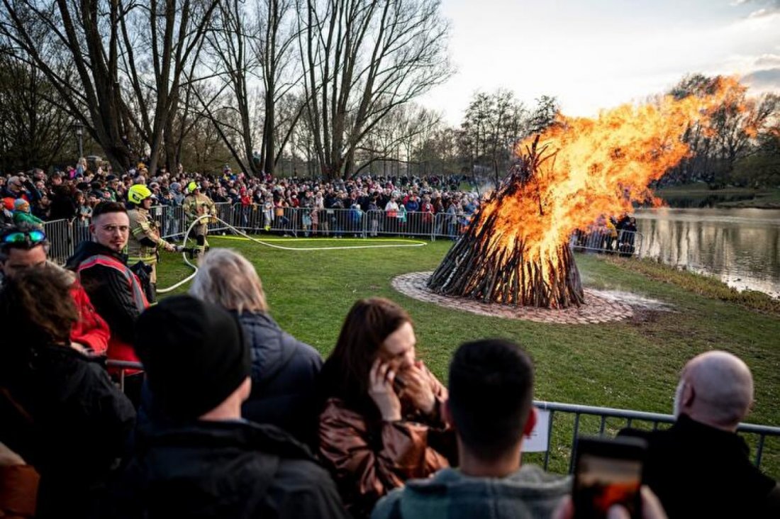 Osterfeuer im Britzer Garten, Sangerhauser Weg 1, Berlin, 30 March 2024