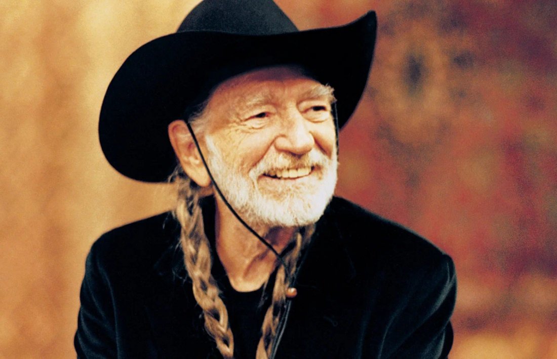 Willie Nelson & Bob Dylan At Veterans United Home Loans Amphitheater