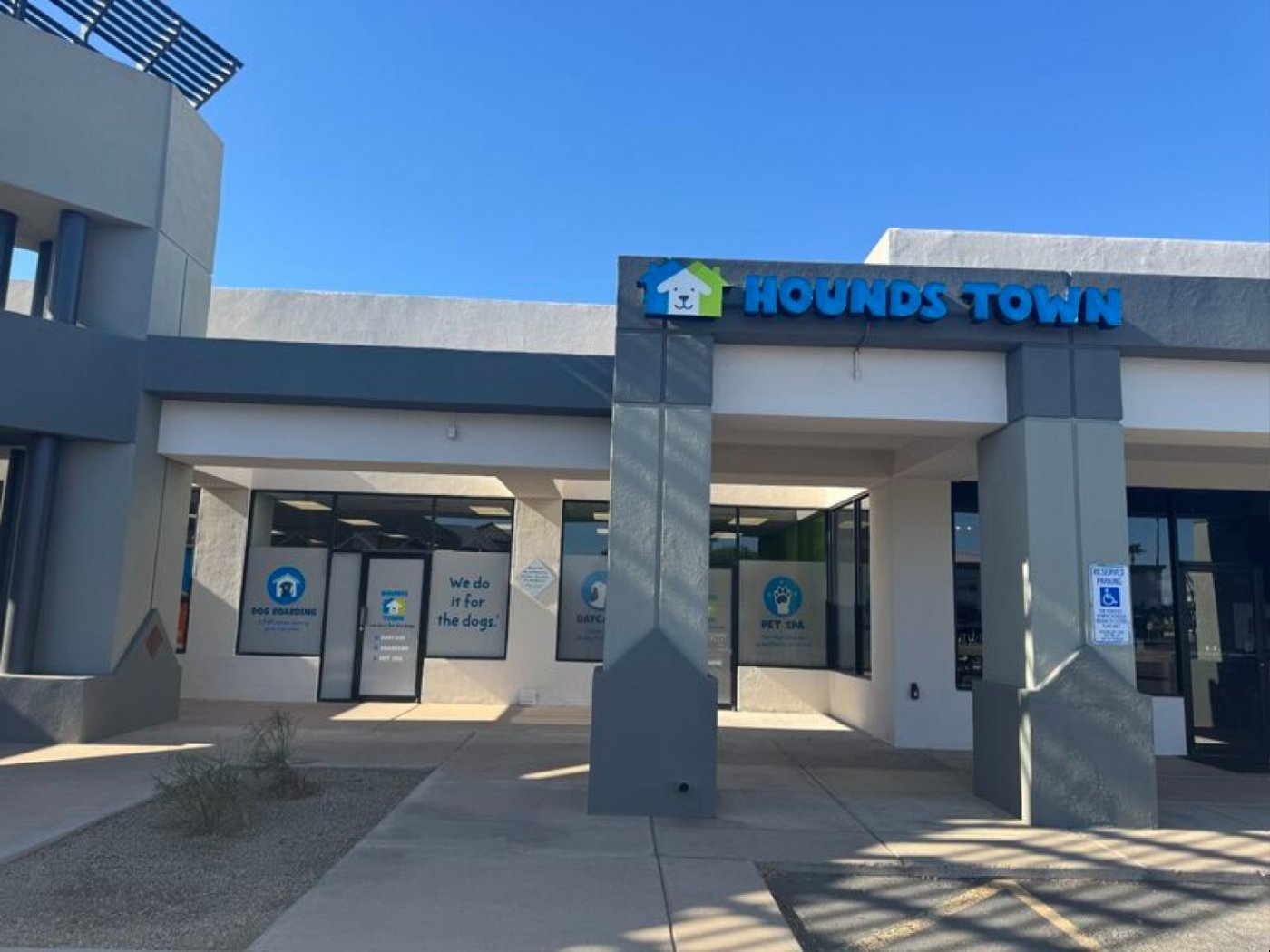 Hounds Town North Phoenix Grand "O-Pawning" and Ribbon-Cutting Ceremony, 7 December | Event in Phoenix