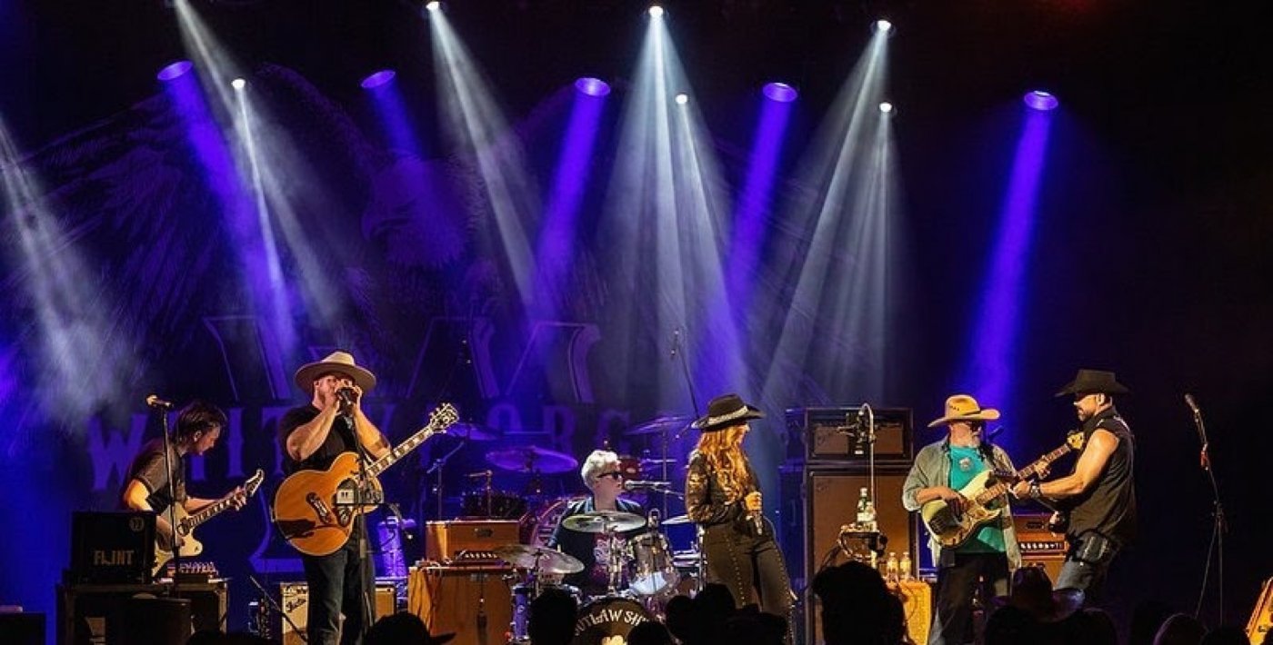 Lucas Cole Live Performance