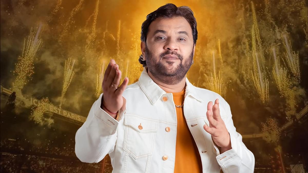Kirtidan Gadhvi performing live on stage during a Navratri Garba night